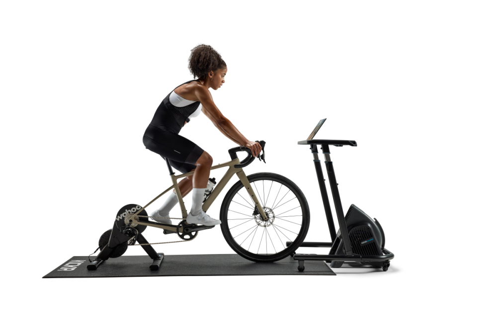 Wahoo KICKR CORE 2 Smart Trainer mit 11-fach Kassette.