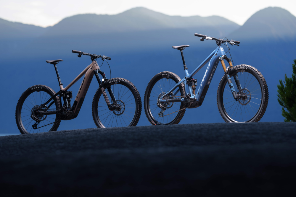 Pivot Cycles Shuttle AM V2 29", MD, Pro XO Eagle Transmission-Kit, Alloy wheels. Badlands Bro